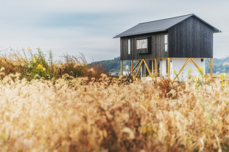 日本建築師牛島隆敬的琵琶湖私宅U-House_11