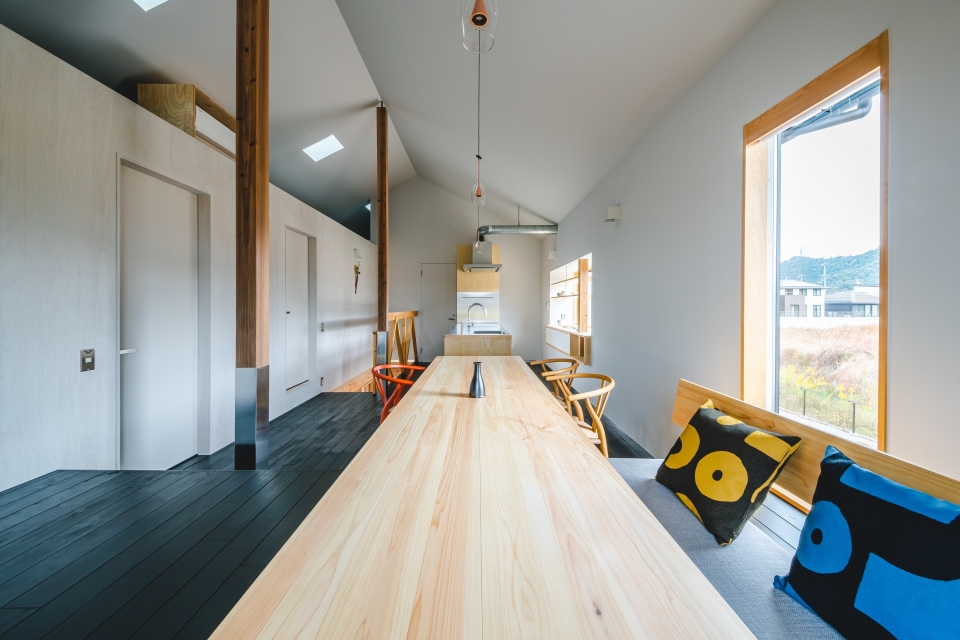 日本建築師牛島隆敬的琵琶湖私宅U-House_08