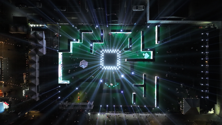 1. 台灣燈會睽違 23 年再度回歸台北，全聯實業為響應台灣燈會在台北，且適逢企業 25 週年，邀請文化科技策展人馮建彰（二馬）帶領的台灣團隊 FREES 與曾參與「白晝之夜」的國際知