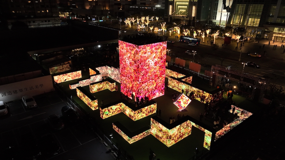 8. 策展人馮建彰表示，「這個迷宮其實就架構在我們的生命當中，而若持續跟著光影前行，每個人都能找到屬於自己解開迷惘的金鑰與出口。」（圖片提供：全聯）