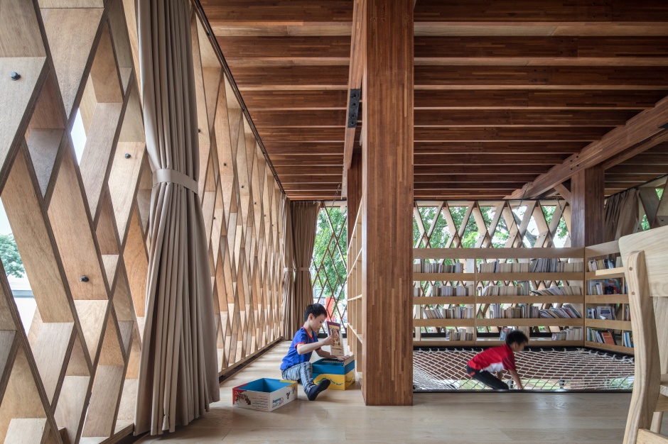圖片提供◎SHAU Indonesia 小檔KIE_SHAU-Microlibrary Warak Kayu-14微型圖書館 Warak Kayu 是微型圖書館系列中的第5個建成項目,抬 高建體的設計如同傳統的高蹺屋,創造更多公共 空間。 圖片提供◎SHAU Indonesia 小檔KIE_SHAU-Microlibrary Warak Kayu-14微型圖書館 Warak Kayu 是微型圖書館系列中的第5個建成項目,抬 高建體的設計如同傳統的高蹺屋,創造更多公共 空間。