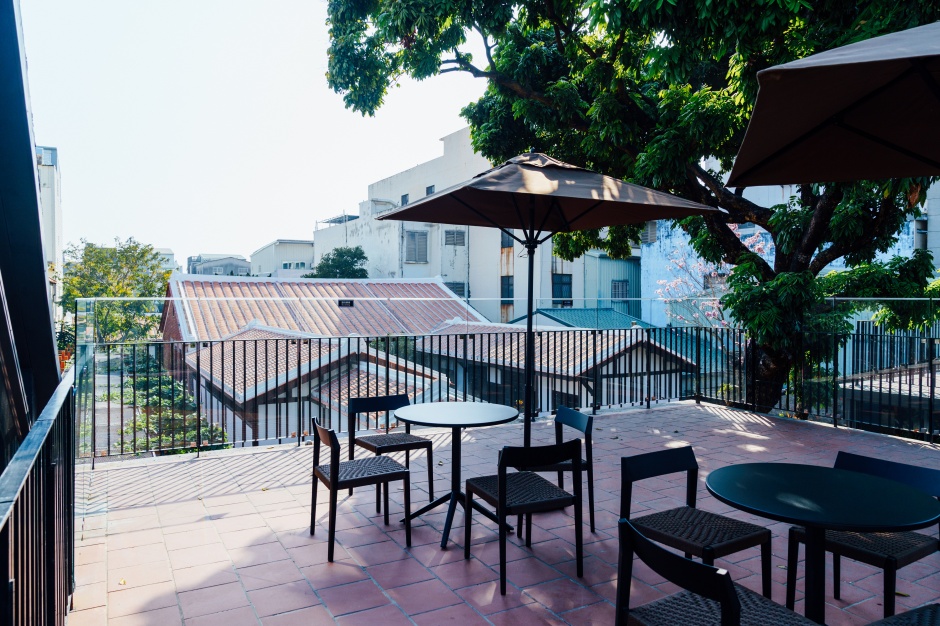 小檔顧客還能在指定時段通往星巴克嘉義新港門市二樓的露天平台