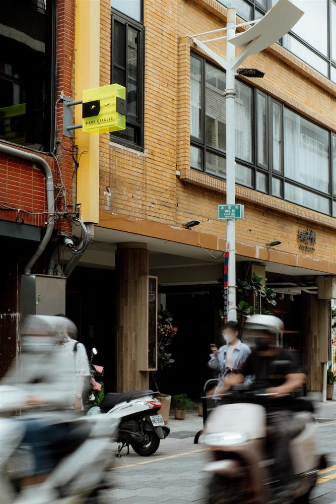 Dark circles-SPACE-22