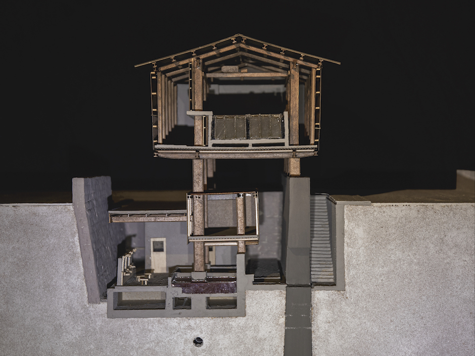 漁港溫度再部屬 – 廢熱澡堂，曾瑋、謝旻澔， 114 x 58 x 52, 紙、木材、環氧樹脂，2023