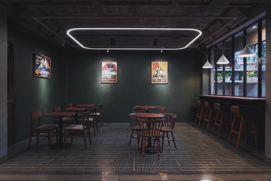 本事空間製作所巧妙結合復古及當代元素，創造富有層次的視覺感受。