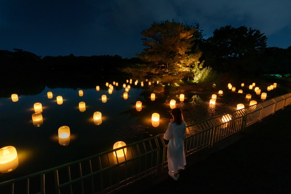 小檔teamLab Botanical Garden Osaka09_Floating Resonating Lamps on Oike Lake 小檔teamLab Botanical Garden Osaka09_Floating Resonating Lamps on Oike Lake