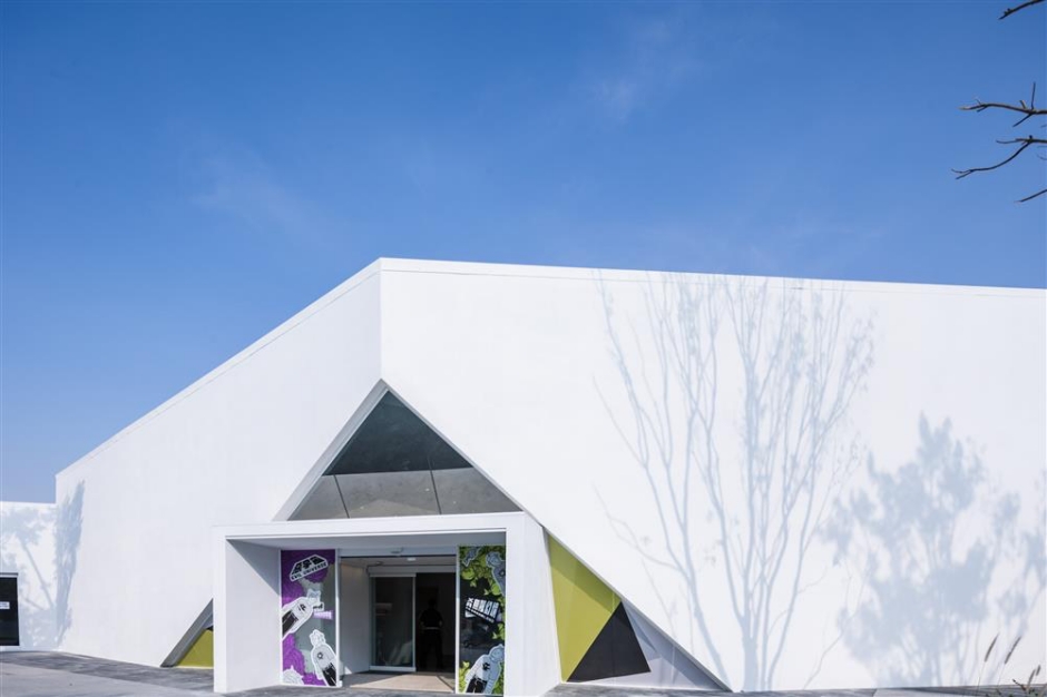 奈良美智_跟著朦朧潮濕的一天去旅行_高雄內惟藝術中心_05