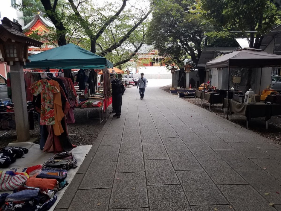 小檔市集景色2　Ⓒ花園神社 青空骨董市