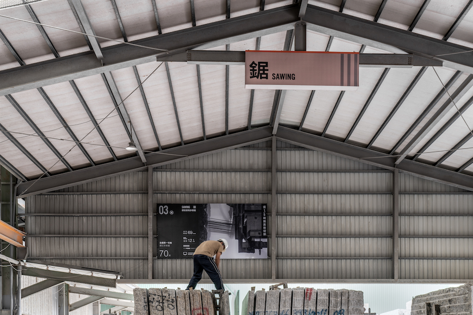 工廠分區指引與加入攝影企劃的工作說明,儘管有廠區的噪音也能輕易了解每一區的工作程序。 工廠分區指引與加入攝影企劃的工作說明,儘管有廠區的噪音也能輕易了解每一區的工作程序。