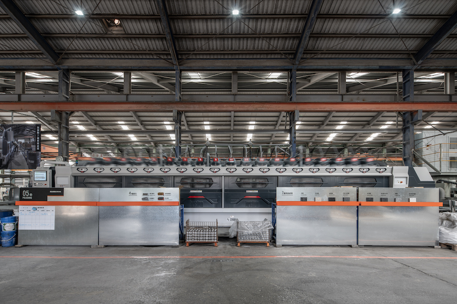 結合陳列架展示以及工作人員工單,可以了解加工細節與能夠摸到不同加工處理的表面肌理。同時也不過度干擾工作人員作業。1 結合陳列架展示以及工作人員工單,可以了解加工細節與能夠摸到不同加工處理的表面肌理。同時也不過度干擾工作人員作業。1