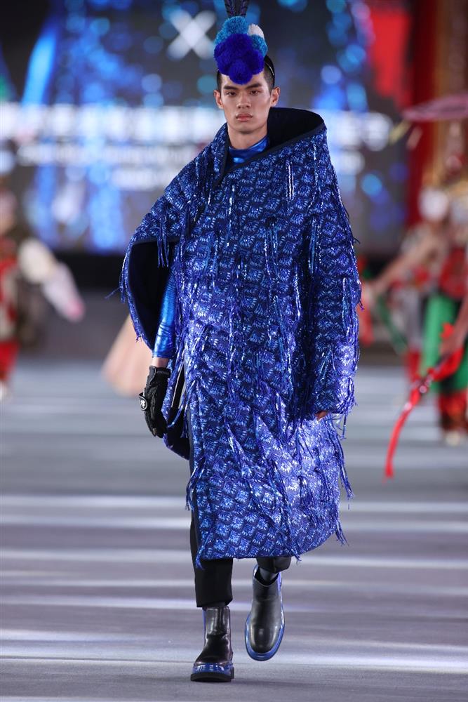 batch_1. 設計師簡國彥與鎮狩宮吳敬堂藝陣社為臺北時裝周2023AW展開序幕。設計師將八家將傳統精神轉化為未來感的服飾。 batch_1. 設計師簡國彥與鎮狩宮吳敬堂藝陣社為臺北時裝周2023AW展開序幕。設計師將八家將傳統精神轉化為未來感的服飾。