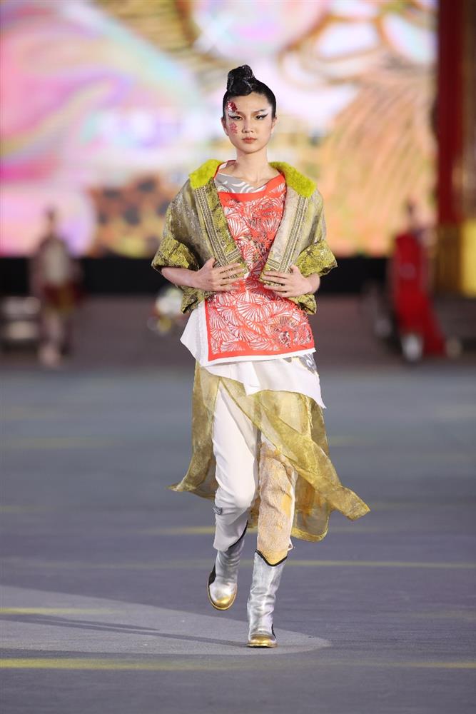 batch_5. 設計師許艷玲,將紙雕工藝中的紋理、鏤空、碎紙餘料等轉化為珍貴的創作靈感。 batch_5. 設計師許艷玲,將紙雕工藝中的紋理、鏤空、碎紙餘料等轉化為珍貴的創作靈感。