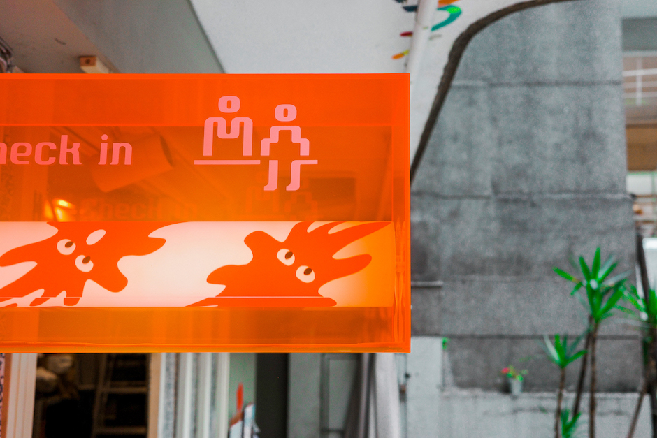 《夾腳拖的家》check in櫃檯旋轉燈_01 《夾腳拖的家》check in櫃檯旋轉燈_01