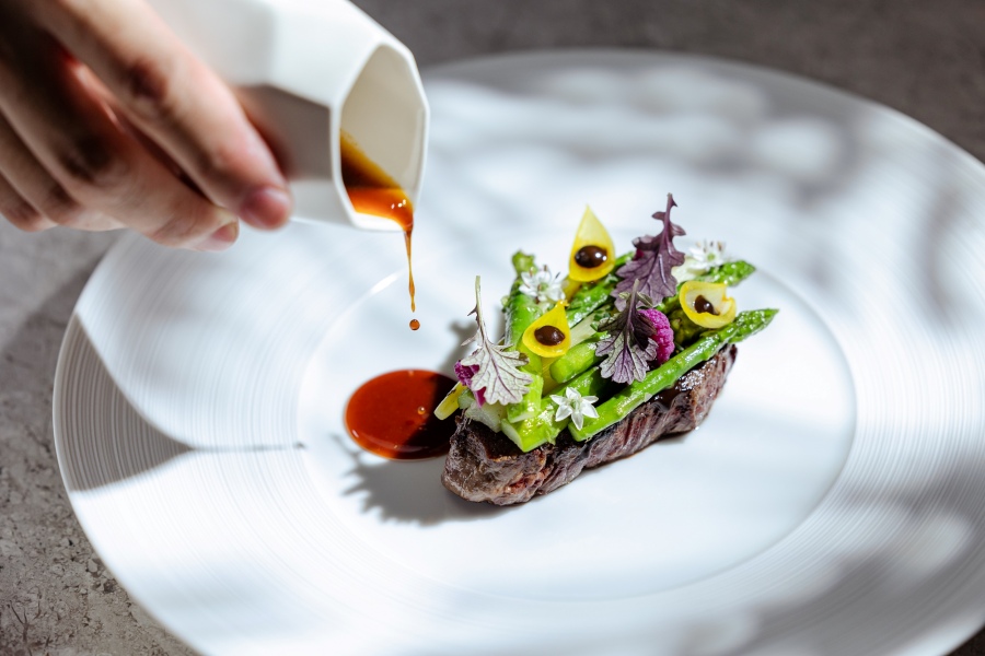 batch_方蒔 the FRONT HOUSE-珍饈淬鍊-乾式熟成美國極黑和牛菲力、春季蘆筍、巧克力黑蒜