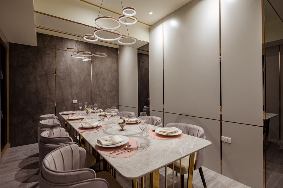 batch_方蒔 the FRONT HOUSE二樓提供包廂客人專屬私密空間