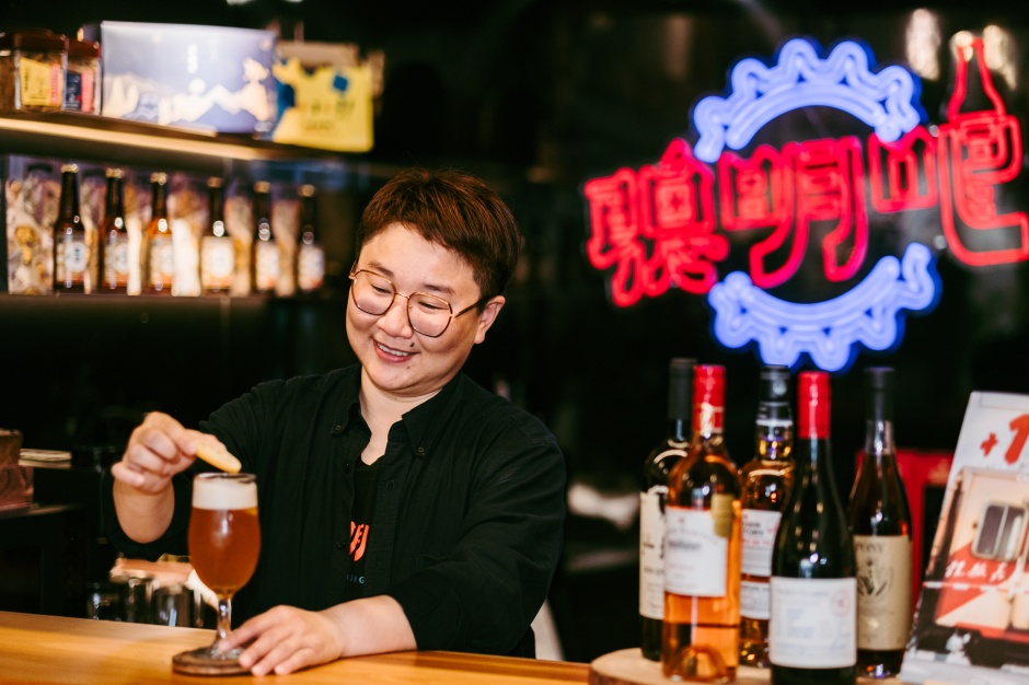 小檔聰明吧林聰明沙鍋魚頭第三代接班人林佳慧今年推出新的事業支線——聰明吧