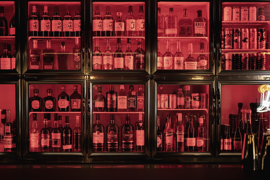 傷心酒店手繪風格字樣更讓整體充滿懷舊氣息