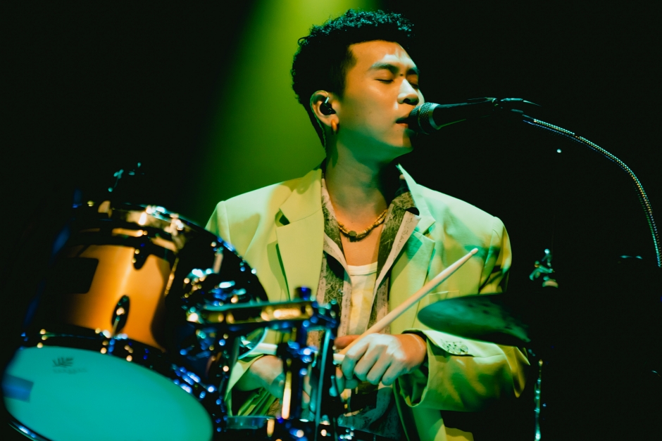 雷擎展現「打鼓歌手」魅力