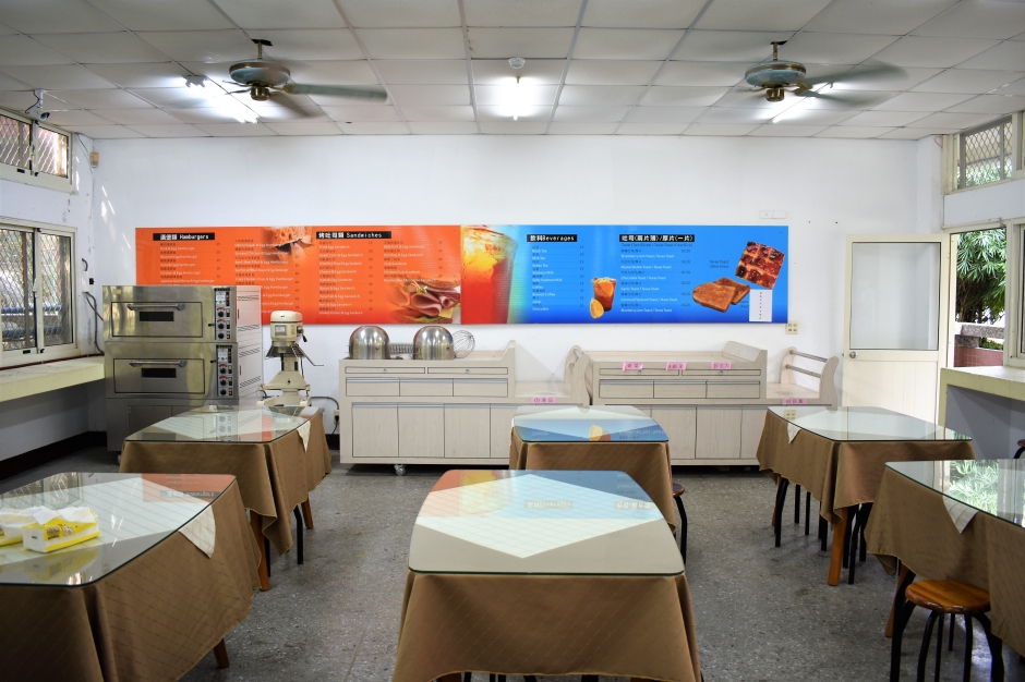 改造前的餐服教室。（圖片提供：台灣設計研究院）