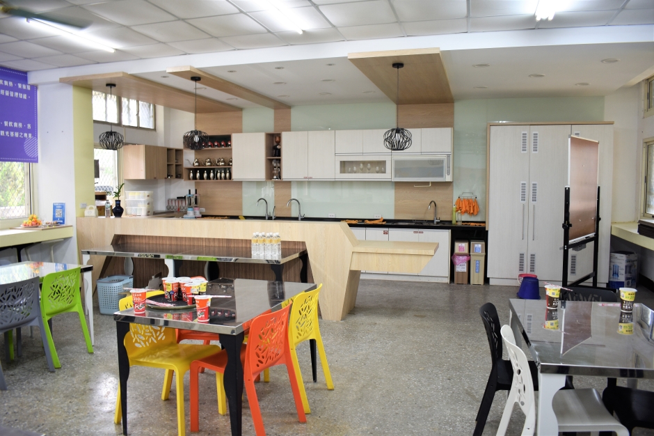 雖設置了吧台，但與實際的專業場域仍有落差。（圖片提供：台灣設計研究院）