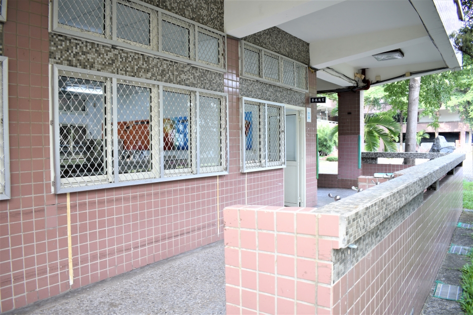 網狀鐵窗讓空間更顯封閉。（圖片提供：台灣設計研究院）