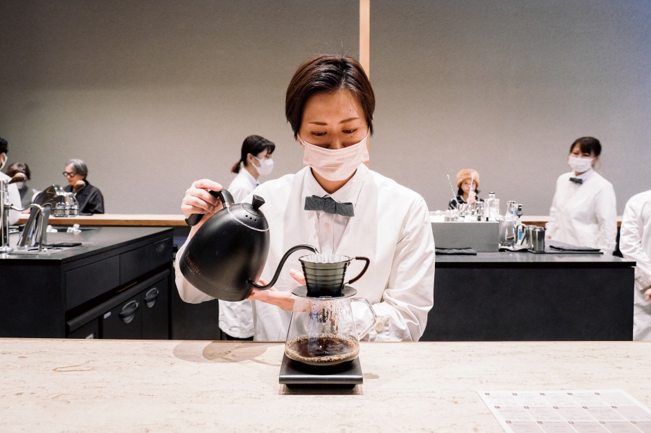 小檔啡嚐日本_15-1由專業咖啡師個別桌邊服務。 小檔啡嚐日本_15-1由專業咖啡師個別桌邊服務。