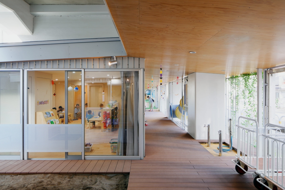 東京町屋高架下保育園_高架橋下幼兒園_秋山隆浩建築設計事務所_09