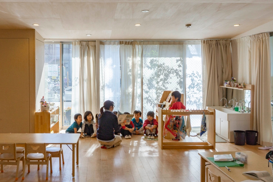 s_machiya_DSC09209_L3_trim_low東京町屋高架下保育園_高架橋下幼兒園_秋山隆浩建築設計事務所_12