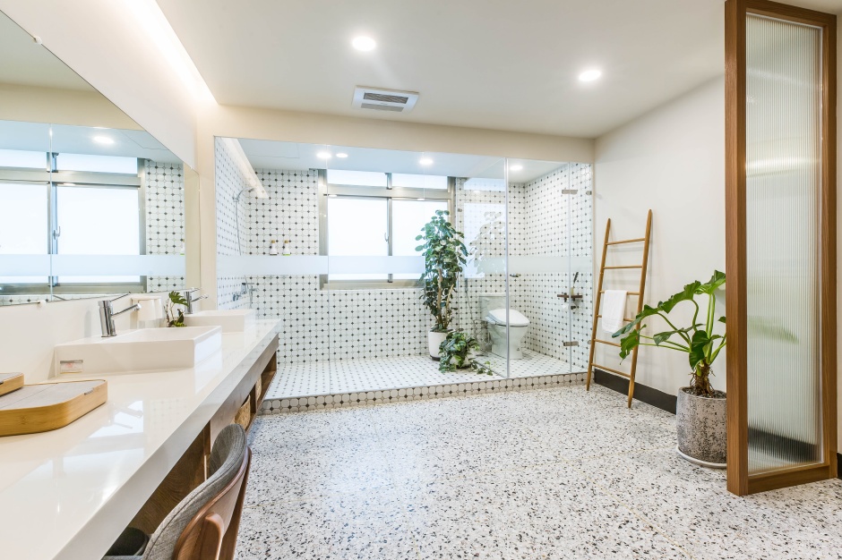 小檔4月21日至6月30日於來去總統府住一晚網站報名，入選後於9至12月間入住。