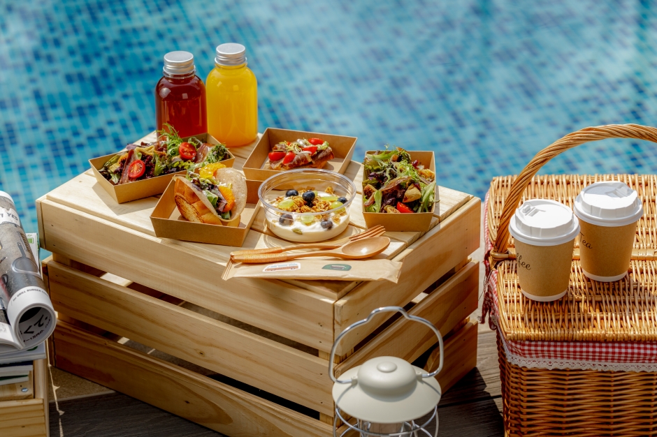 早晨的池畔早餐。（圖片提供：LOOPLAND）