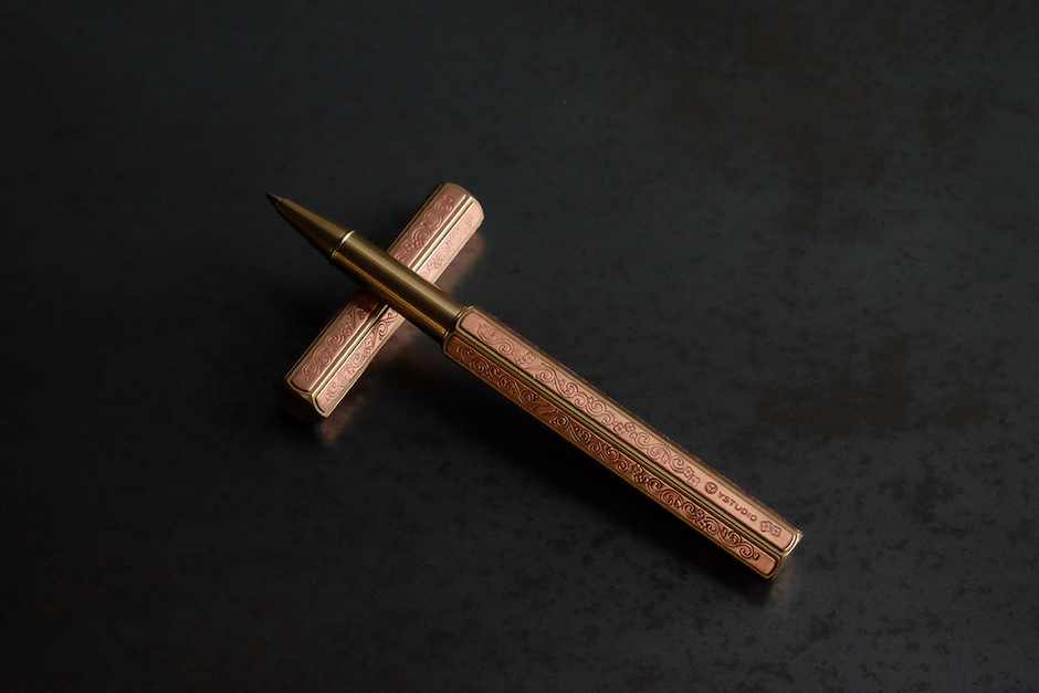 蘭紋錺金具鋼珠筆_黑背