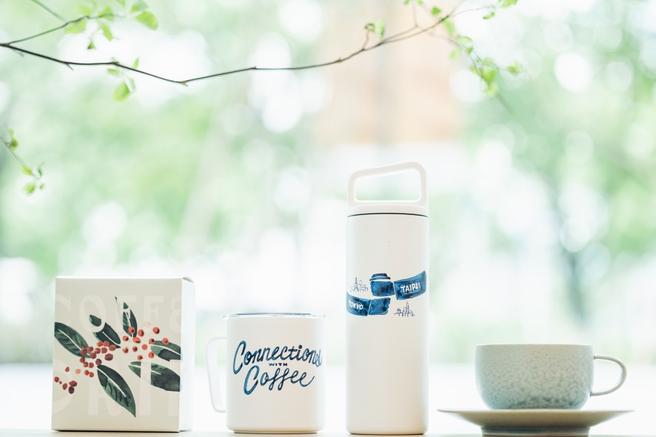 小檔ONIBUS COFFEE台北Onibus Coffee Taipei獨家限定商品3CHALKBOY獨家 設計手繪外盒的咖啡掛耳包組,亦是最適合立刻入手的人氣商品。 小檔ONIBUS COFFEE台北Onibus Coffee Taipei獨家限定商品3CHALKBOY獨家 設計手繪外盒的咖啡掛耳包組,亦是最適合立刻入手的人氣商品。