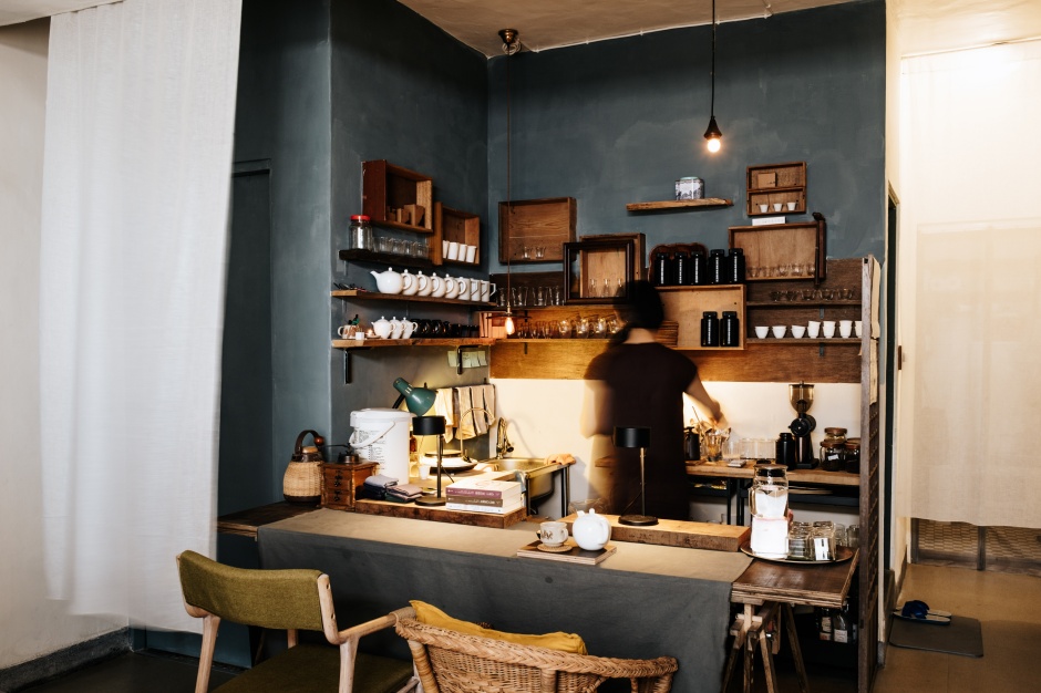 小檔嘉義內海內海所有擺設的設計與陳列佈置就像是主理人二哥一路習得的美學經驗濃縮而成