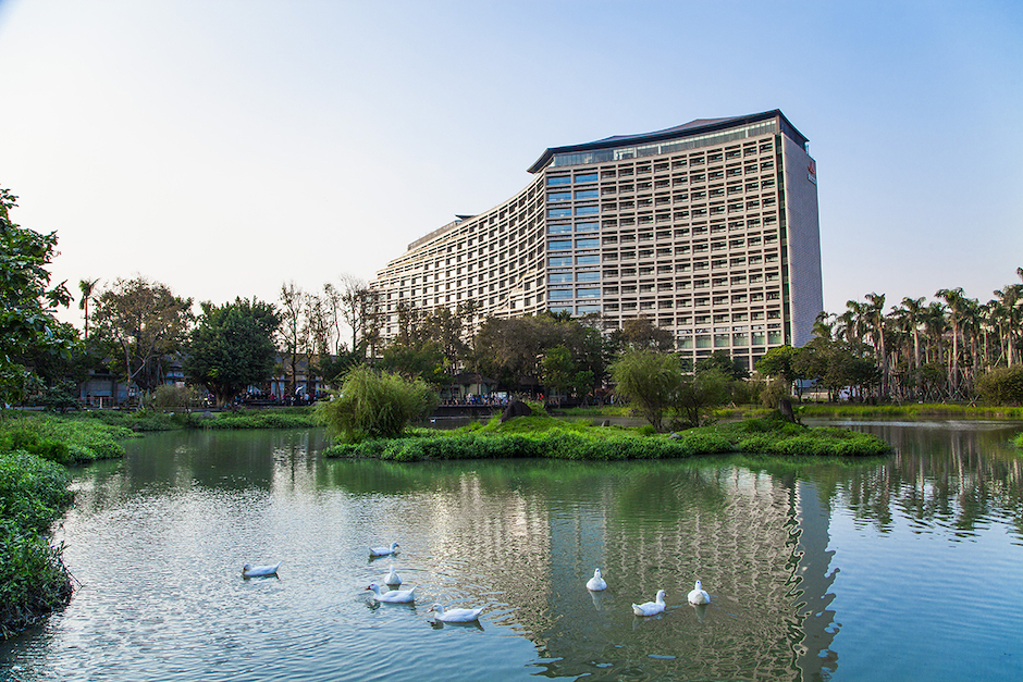 圖1_誠品董事長吳旻潔今(4)日公佈接棒誠品信義店24小時不打烊的新店點,誠品生活松菸店以獨具一格雙重優勢及十大亮點勝出。 圖1_誠品董事長吳旻潔今(4)日公佈接棒誠品信義店24小時不打烊的新店點,誠品生活松菸店以獨具一格雙重優勢及十大亮點勝出。