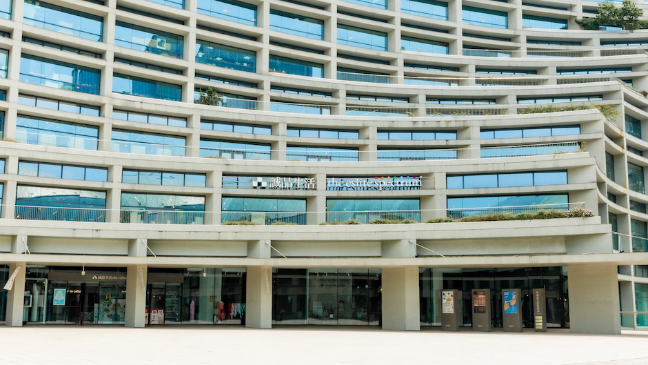 誠品董事長吳旻潔正式揭曉「誠品生活松菸店」接棒，將打造成為一家「看得見天空晨昏雲影」的24小時書店，溫暖陪伴讀者晝夜閱讀時光。(3)