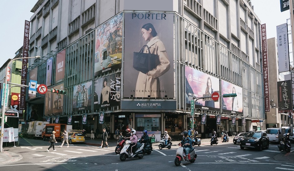 誠品「24X24燦爛相傳」計畫特色店點_位居流行文化發信地的西門店,將集結時代經典漫畫與多元原創作品,打造24小時漫畫主題書店。 誠品「24X24燦爛相傳」計畫特色店點_位居流行文化發信地的西門店,將集結時代經典漫畫與多元原創作品,打造24小時漫畫主題書店。