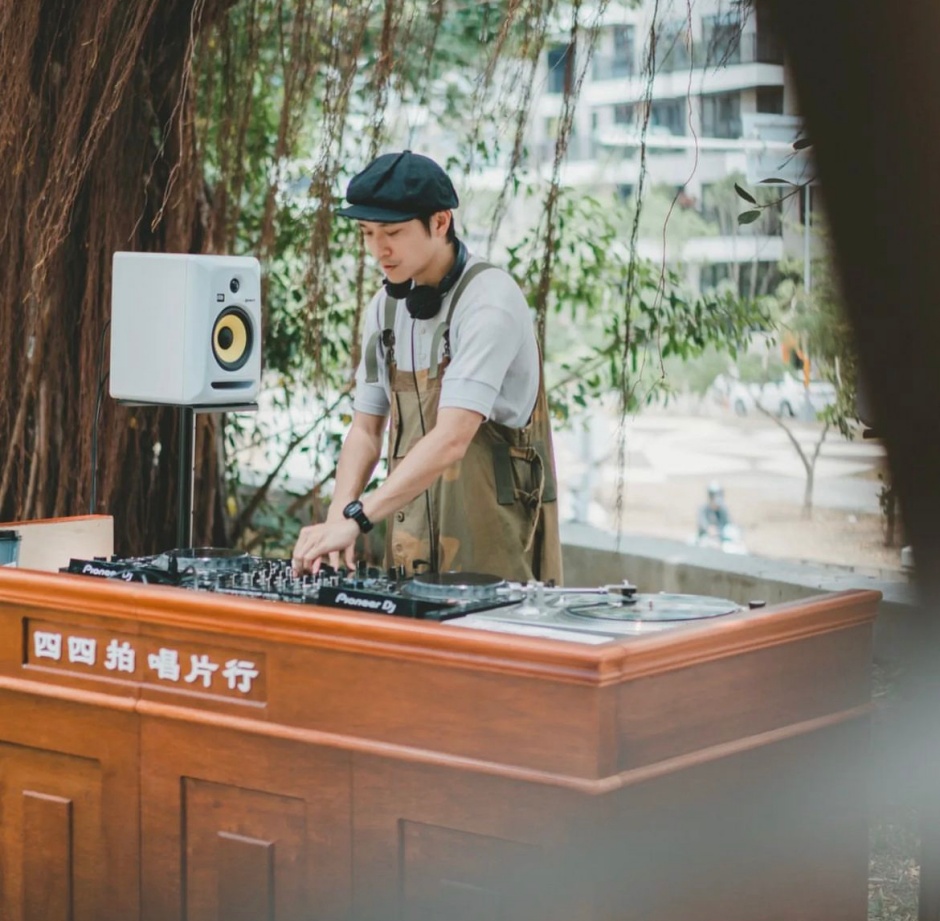 小檔2023籮筐小趕集 

四四拍唱片行籮筐廣播台