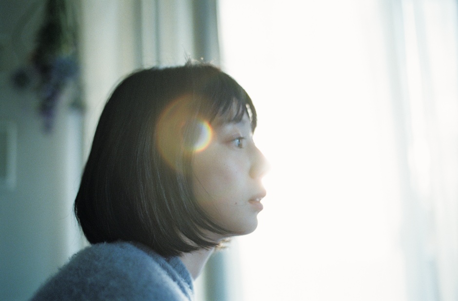 小檔石田真澄專訪000036820027_PP在為夏帆拍攝的寫真集中,除了捕捉下她純粹自然的面 貌,也抓住了許多閃閃發亮的日常 小檔石田真澄專訪000036820027_PP在為夏帆拍攝的寫真集中,除了捕捉下她純粹自然的面 貌,也抓住了許多閃閃發亮的日常