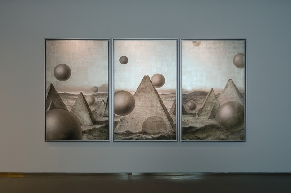 s_Studies into the Past 研究過去, oil and palladium leaf on wood 150 x 290 cm (triptych)_藝術家和TAO ART 提供