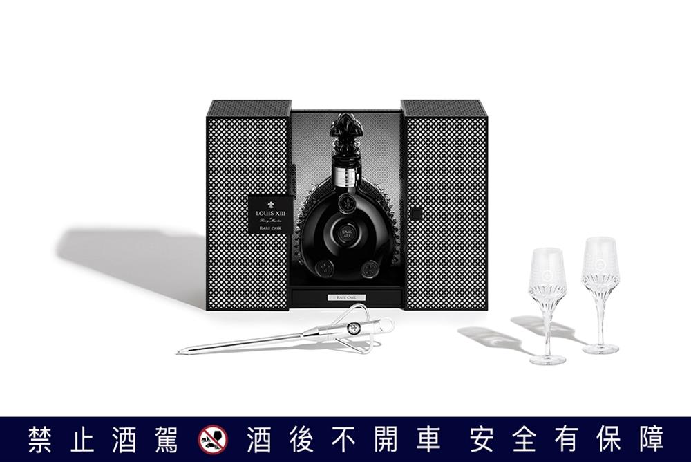 LOUISXIII_RC_PACKSHOT_OPENED CASE + SPEAR + GLASSES LOUISXIII_RC_PACKSHOT_OPENED CASE + SPEAR + GLASSES