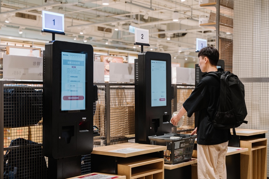 小檔無印良品進駐內湖大潤發大潤發內湖門市為提升結帳便利性，導入「自助收銀」服務