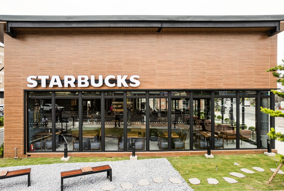 小檔星巴克雲林麥寮門市戶外區 (1)