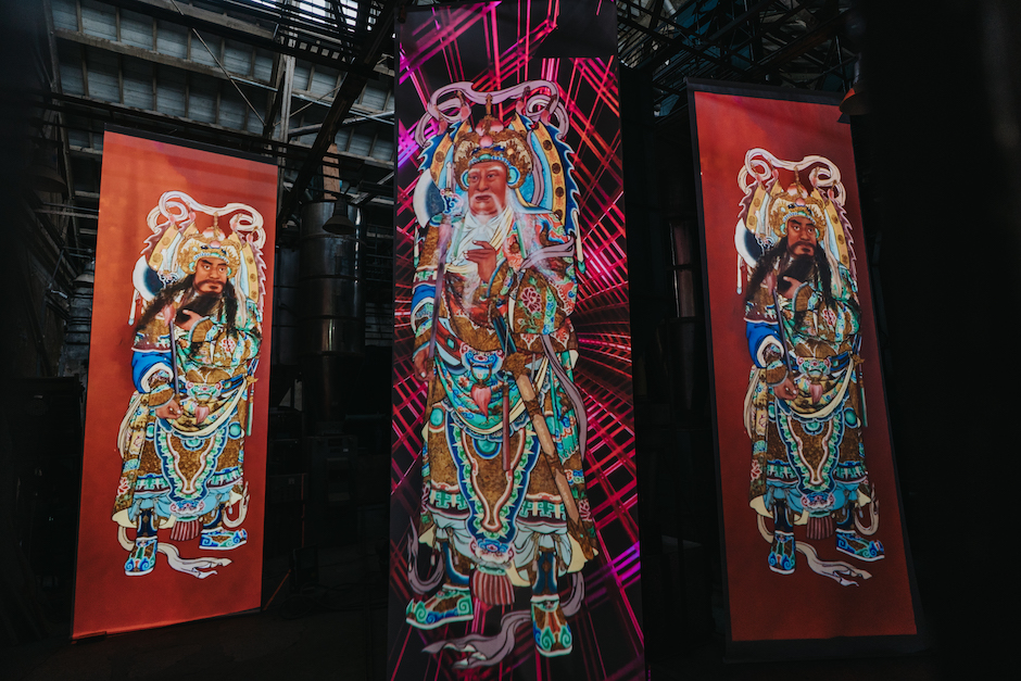 三組動畫投影，以遊戲化的元素和聲光效果呈現武將門神的特徵和流暢的動作