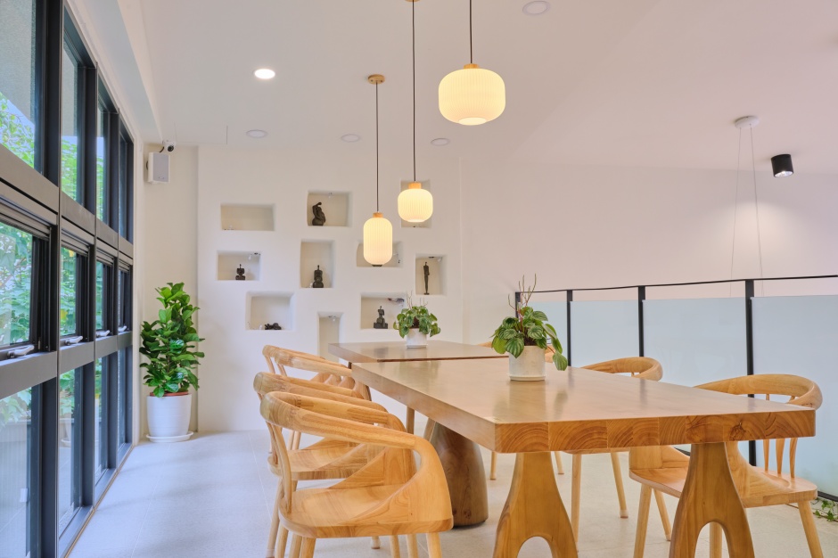 小檔台東長濱Luma (13)Sinasera 24法式餐廳秉持推廣在地小農、取用季節食材的精神,更投入於長濱國中飲食教育的課程中,一直以來與在地互動頻繁。 小檔台東長濱Luma (13)Sinasera 24法式餐廳秉持推廣在地小農、取用季節食材的精神,更投入於長濱國中飲食教育的課程中,一直以來與在地互動頻繁。