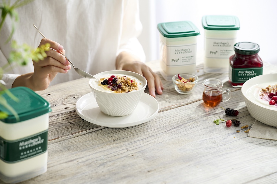 馬修嚴選「Pro+乳蛋白優格」，口感綿密濃稠，適合全年齡當作早餐或飯後點心，是優質蛋白質新選擇。（圖／品牌提供）