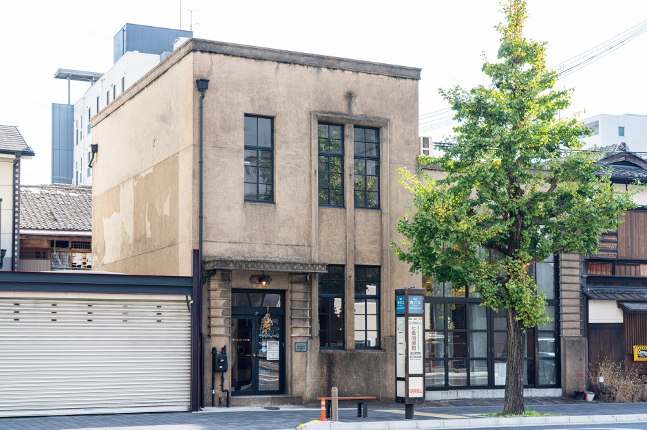 小檔開化堂台南0_DSC5954_2-1京都開化堂咖啡店 Kaikado Café、Kaikado Roastery 的迷人咖啡豆香，原汁 原味飛抵台灣。另外，亦將於摩洛哥訂製的夢想行動咖啡館吧台，首次發表曝光。