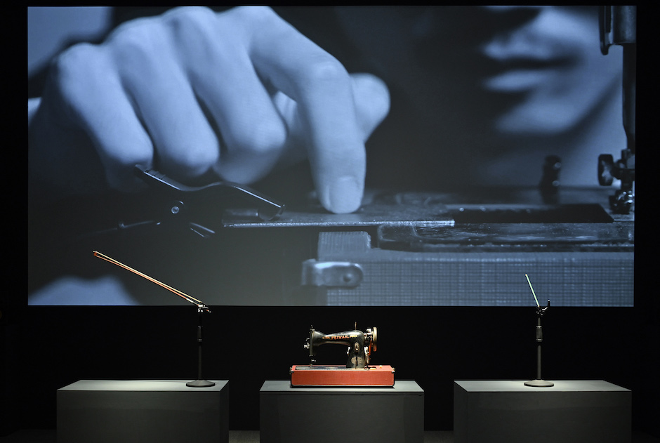 「跳出格子吧!」特展「機器超展開」縫紉機展區,把縫紉機變樂器,藝術家應奇軒作品.  (29) 「跳出格子吧!」特展「機器超展開」縫紉機展區,把縫紉機變樂器,藝術家應奇軒作品.  (29)