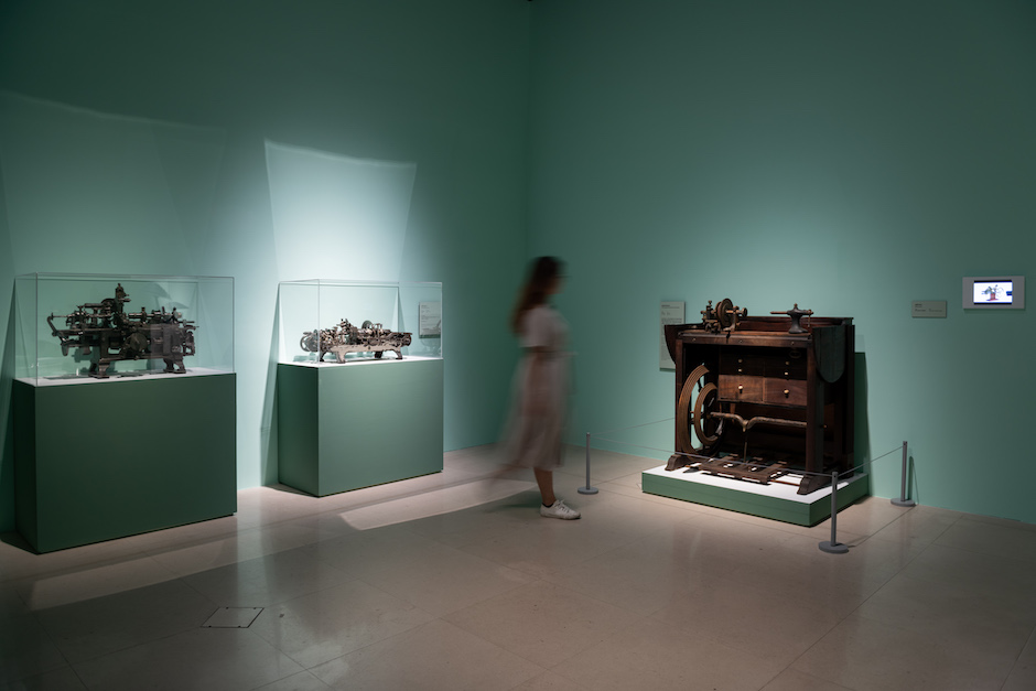 「跳出格子吧!」特展「機器超展開」車床展區,舊時代車床。 (1) 「跳出格子吧!」特展「機器超展開」車床展區,舊時代車床。 (1)