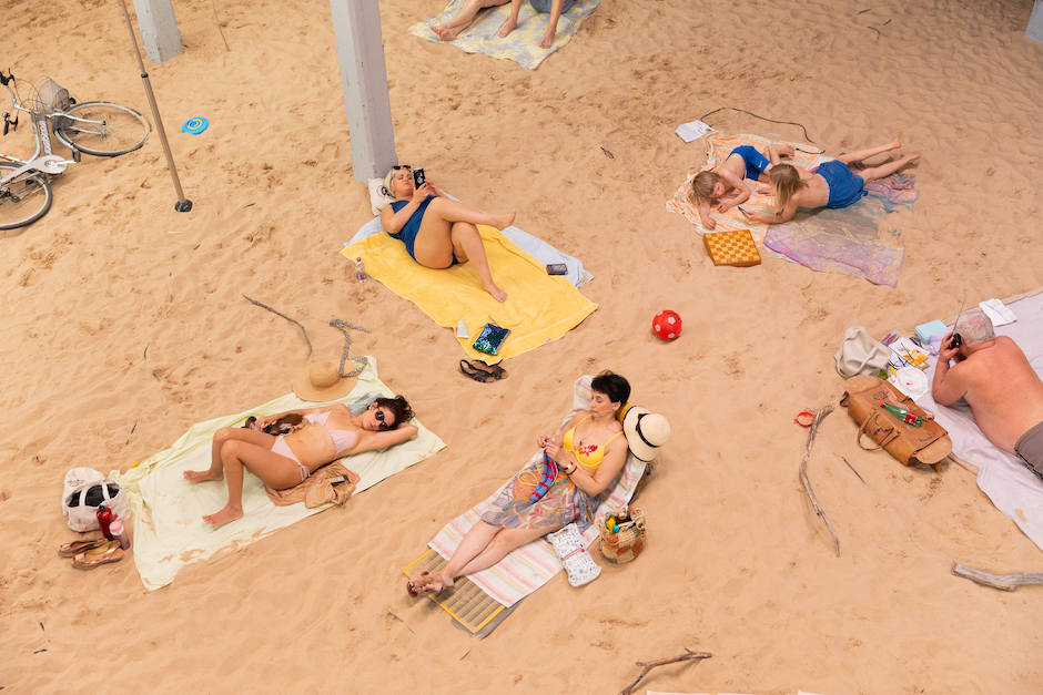 《太陽與海》_ Photography_ Andrej Vasilenko © Courtesy_ The Artists(1)