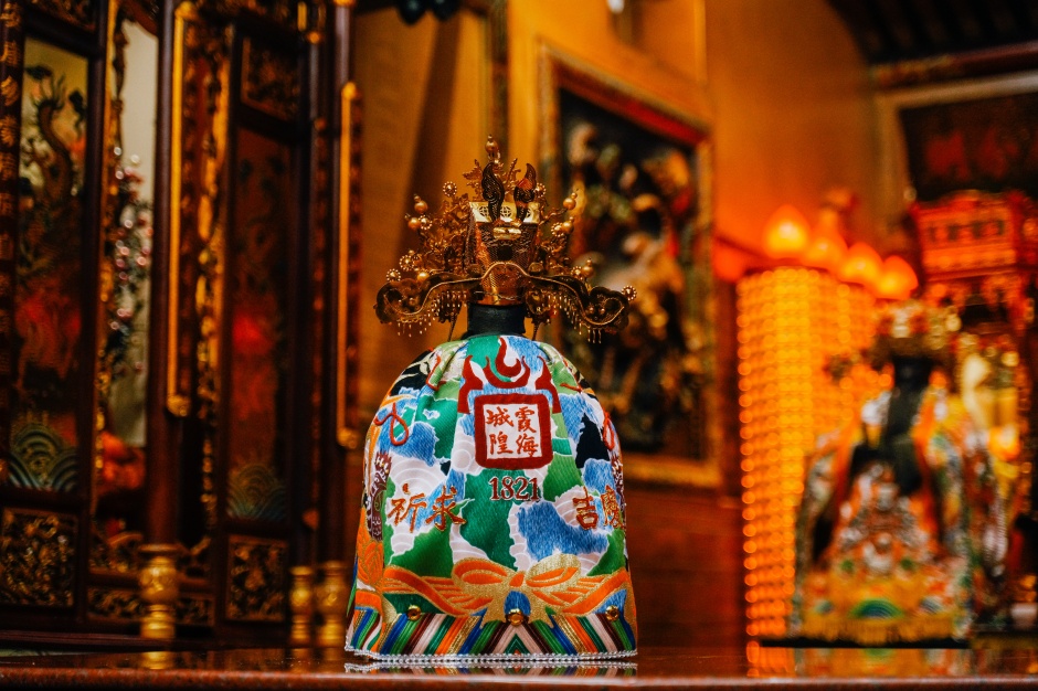 小檔城隍爺的新神衣定名「原海新霞」